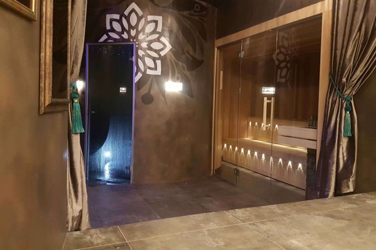 prosklená finská sauna na hotelu Zlatý Klúčik