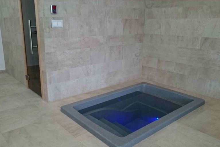 Ochlazovací bazének SHOKKI se hodí ke každé finské sauně