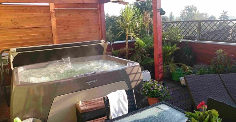 Jarní akce: Luxusní zahradní sauny a vířivky za výhodné ceny!